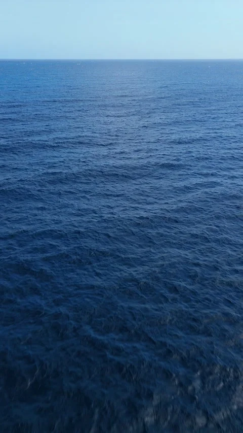 Vertical drone shot of a vast open ocean 動画素材 332739901