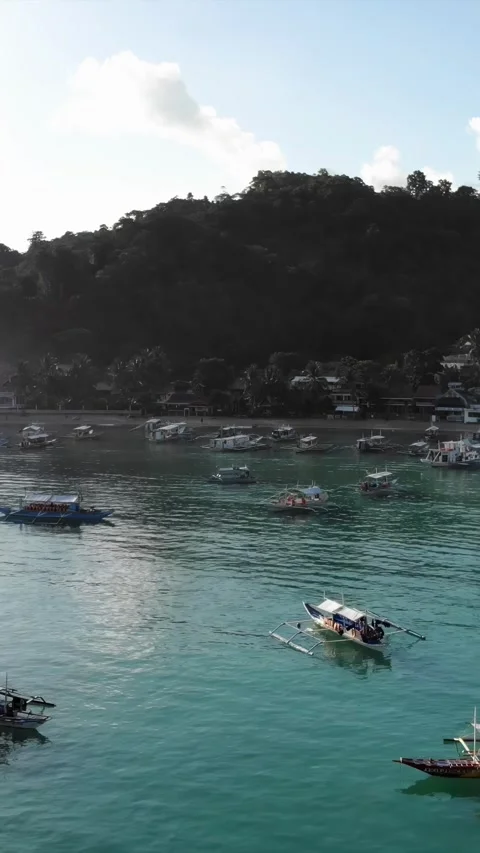 Vertical drone video of El Nido at sunrise in Palawan Stock Footage 285823009