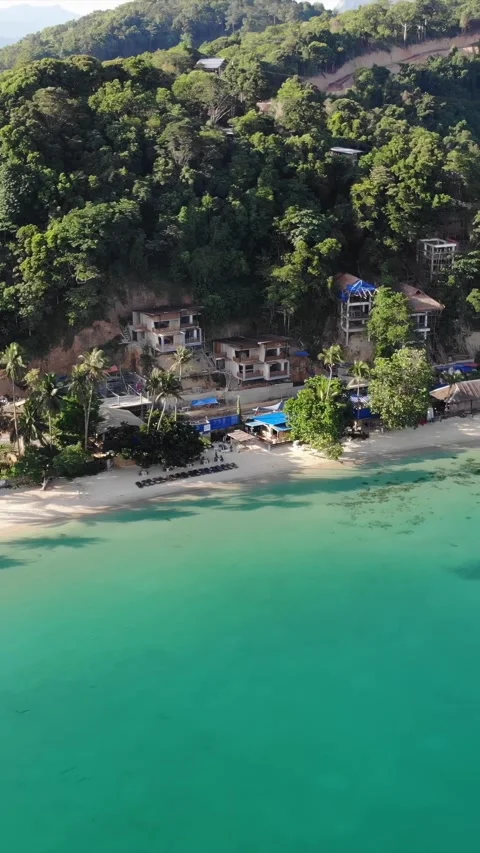 Vertical drone video of El Nido at sunrise from hidden beach Stockbeeldmateriaal 285829598