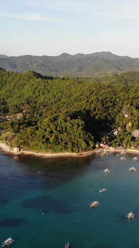 Vertical drone video of El Nido at sunset in Palawan Stockbeeldmateriaal 285832461