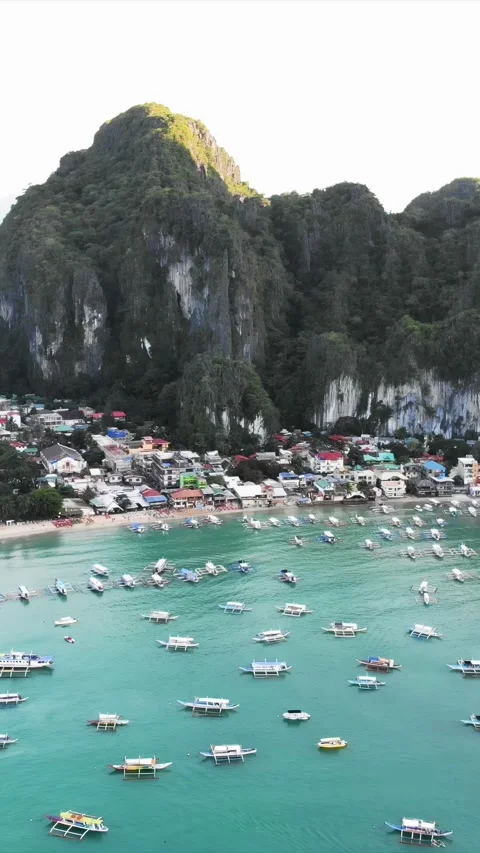 Vertical drone video of El Nido at sunset in Palawan Stock Footage 285832668