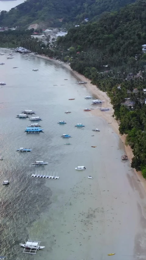 Vertical drone video of El Nido at sunset from hidden beach 動画素材 285834307