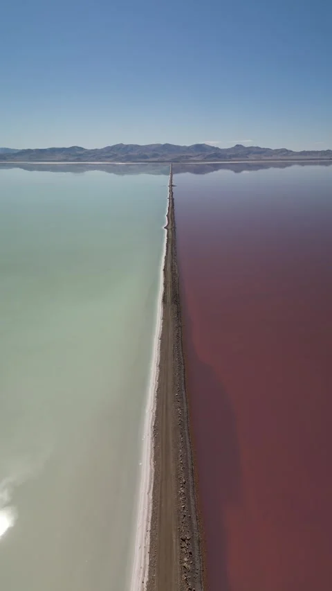 Vertical Drone View of Great Salt Lake Causeway, Stansbury Bay Vídeo Stock 348420113
