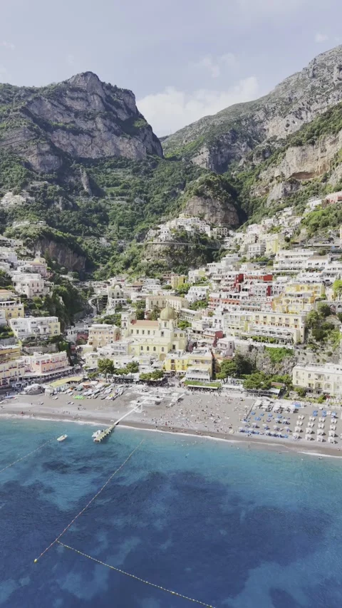 Vertical Drone View of Positano Beach Italy Vidéo 334683282
