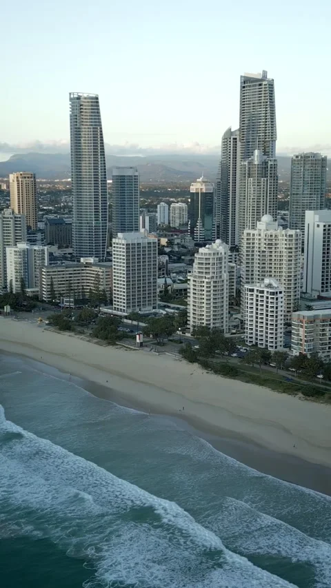 Vertical drone waves rolling flying around high-rise skyline Surfers Paradise Vidéo 329005308