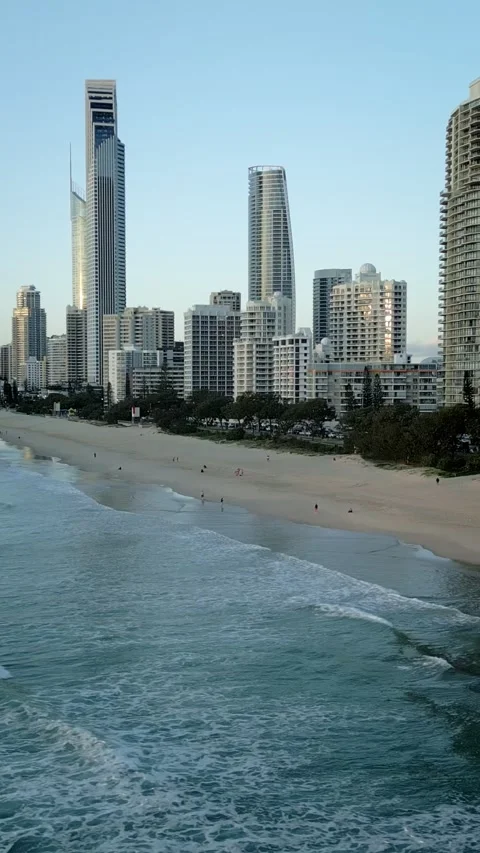 Vertical drone waves rolling surfer gliding skyline background Surfers Paradise Vídeo Stock 329005306