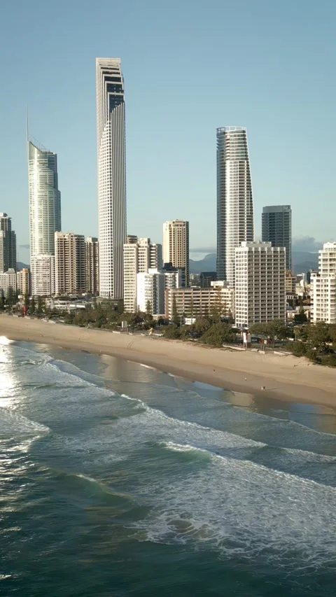 Vertical drone waves surfers paddling north Surfers Paradise Gold Coast beach Vidéo 329005337