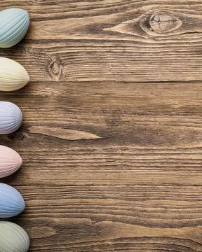 Vertical Easter pastel eggs and flowers 스톡 사진