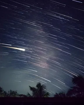 Vertical of the effect of shiny falling stars in the night sky Foto stock