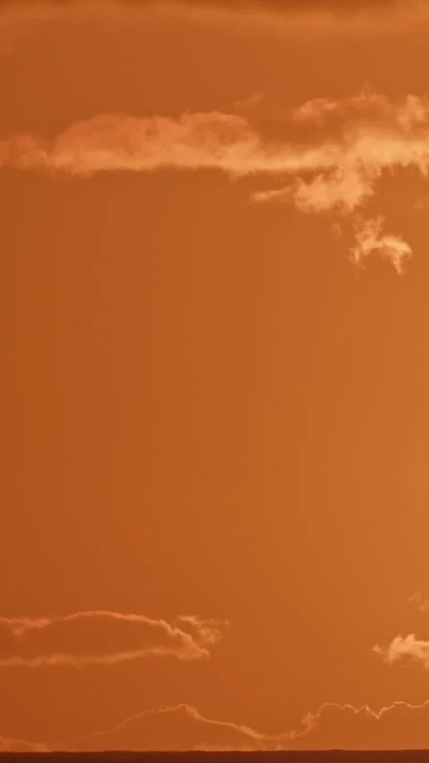 Vertical Evening Clouds Timelapse: Orange Sky With Wispy Formations In Motion HD Video stock 301042023