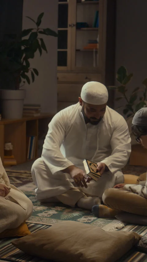 Vertical of Father with Quran Explaining to Son Basic Rules of Islam 스톡 동영상 266415289