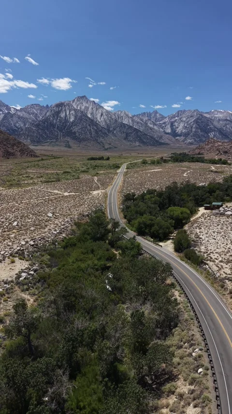 Vertical Flight Along Winding Desert Road Toward Massive Sierra Nevada Front Vídeos de archivo 338164731
