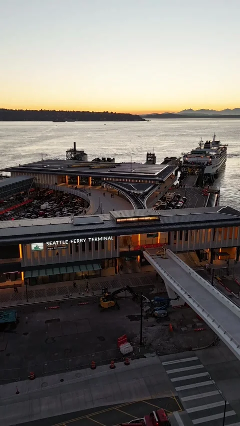 Vertical Footage Hyperlapse - Seattle Ferry Terminal 스톡 동영상 253816385