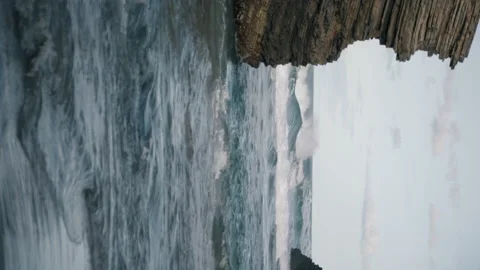 Vertical footage of sandy beach with stone cliffs. Video stock 170149593