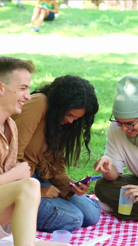 Vertical Friends laughing together while watching social media content on s.. Stock Footage 314337934