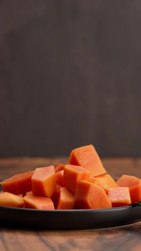Vertical fruit video, Plate with chopped papaya for breakfast Stock Footage 328896578