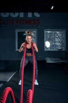 Vertical full length shot of an athletic fitness woman doing functional training 库存照片