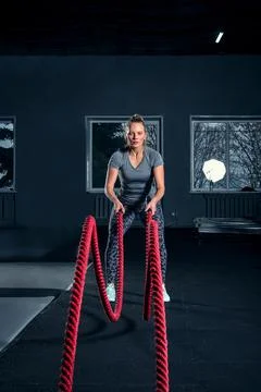 Vertical full length shot of an athletic fitness woman doing functional training 库存照片