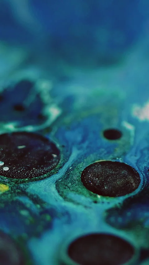 Vertical glitter foam ink bubbles blue oil paint Video stock 293239162