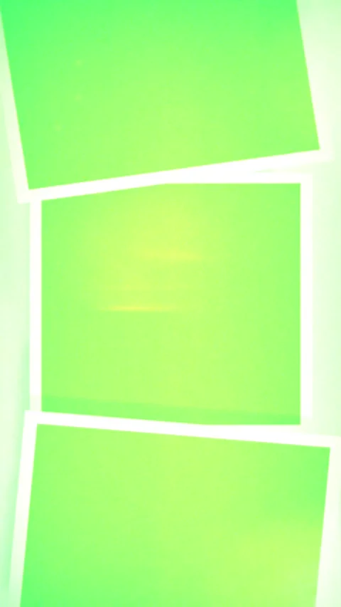 Vertical Green Screen Slideshow with White Frame on Bright Background Vídeo Stock 336659203