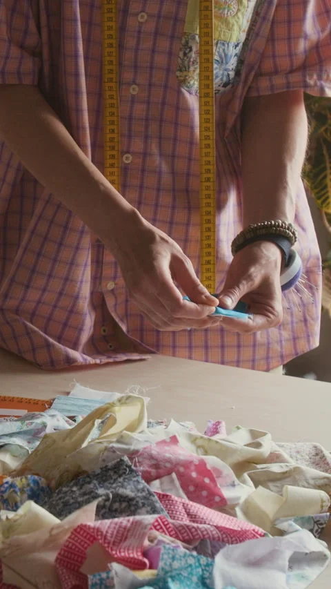 Vertical of Hands of Woman Choosing Patchwork Blocks for Quilt 스톡 동영상 315769988