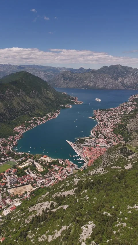 Vertical High Altitude Drone Push over Bay of Kotor with Cliff Framing, 4K Vídeos de archivo 337179873