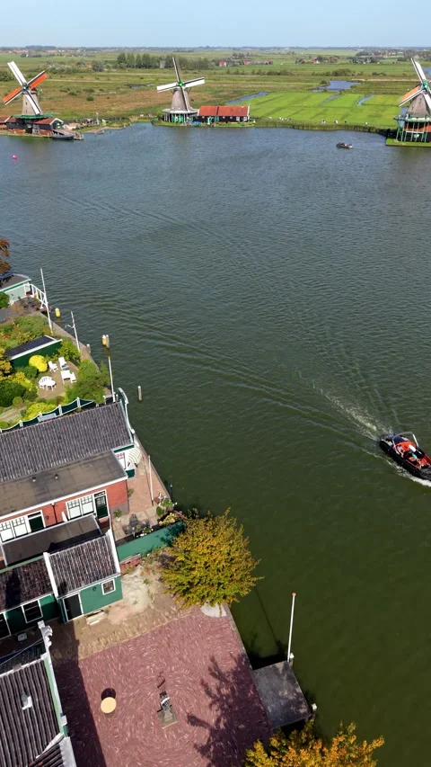 Vertical high-angle aerial drone view of traditional Dutch houses Vídeos de archivo 347332622