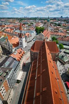Vertical high angle view of the Old Town Hall and Munich rooftops Germany Stock-Fotos