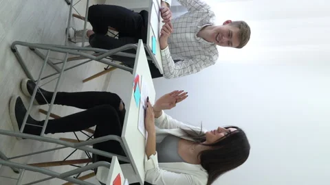 Vertical: high school students and having conversation tutorial in classroom 스톡 동영상 248691421