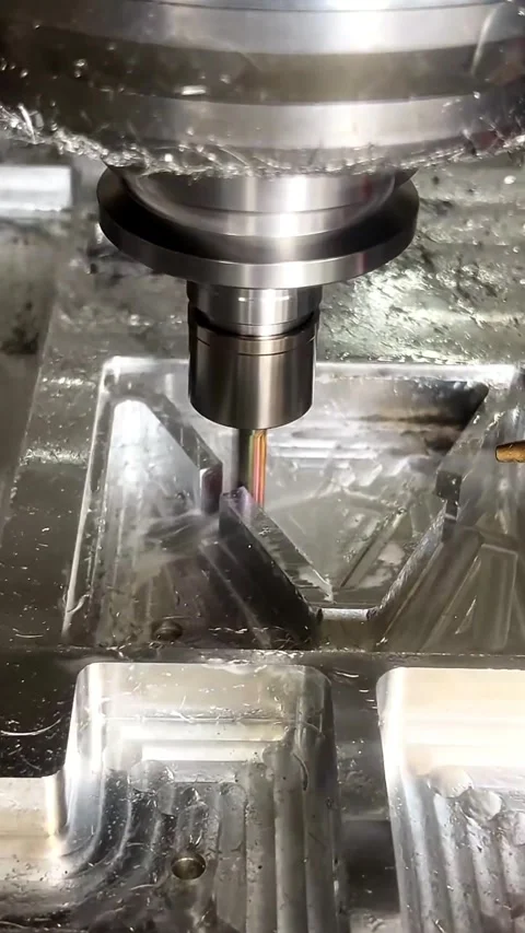 Vertical High Speed Metal Cutting Automation in China 動画素材 332965648