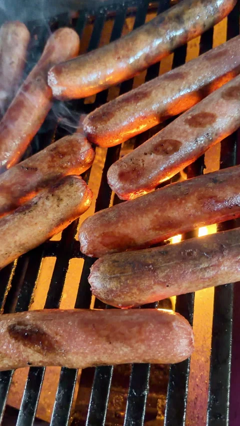 Vertical, hot dogs on the grill. Stockbeeldmateriaal 337577606