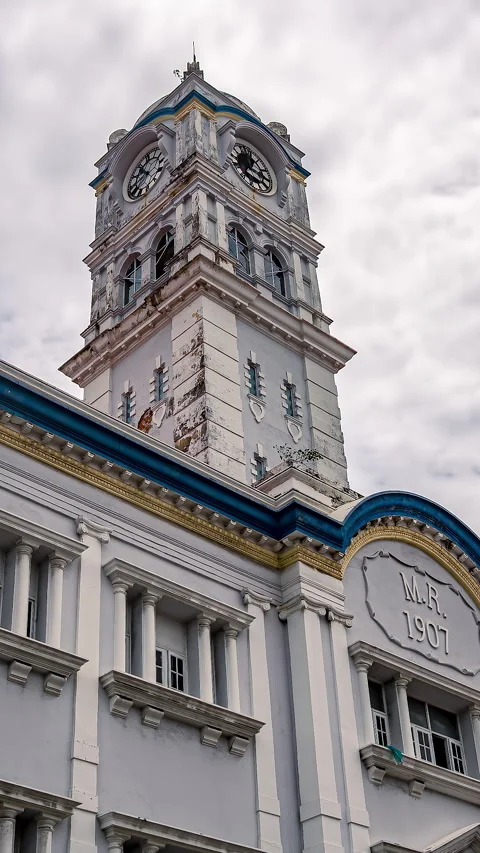 Vertical hyperlapse of a historic clock tower in Penang Stock Footage 344372595