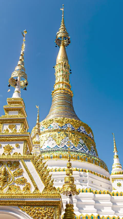 Vertical hyperlapse of an ornate Buddhist stupa in Chiang Mai Thailand Stock Footage 344363303