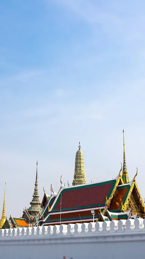Vertical hyperlapse past Wat Phra Kaew in Bangkok Thailand Stock Footage 344369162