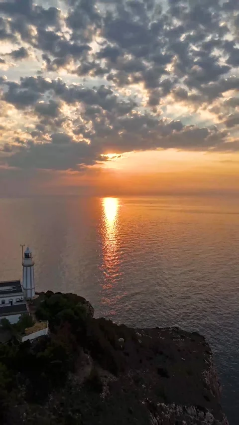 Vertical Hyperlapse Sunset at Cabo de la Nao Lighthouse, Javea 動画素材 337405009