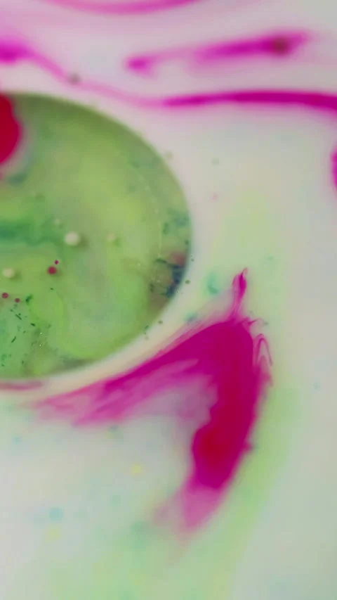 Vertical ink blot dye blend green pink oil bubble Video stock 287150896