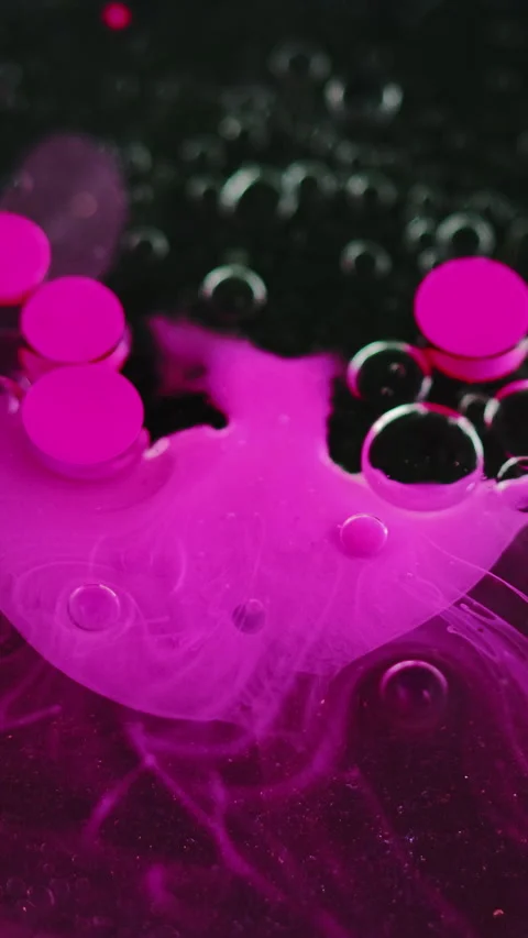 Vertical ink bubbles paint water pink black foam Video stock 285336685
