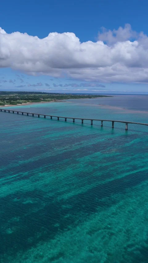 VERTICAL - Kurima Bridge - Yonaha Maehama Port - Miyako Island - Okinawa - Видео 337008616