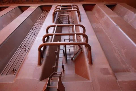 Vertical ladder inside cargo hold of bulk carrier Stock-Fotos