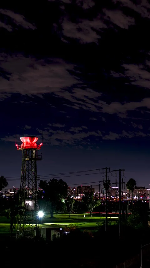 Vertical Lightning Storm Above LAX Red Beacon and Airport Lights Vídeos de archivo 322721699
