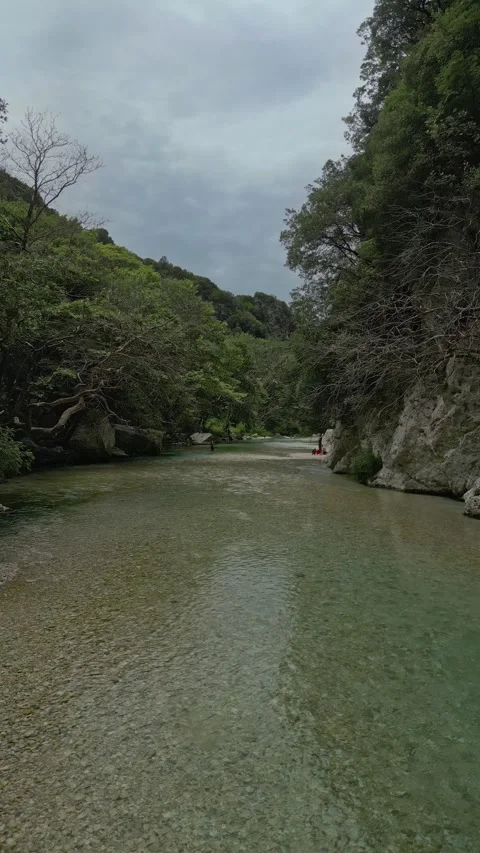 Vertical low altitude drone flight over the crystal clear Acheron river 库存影片 347446442