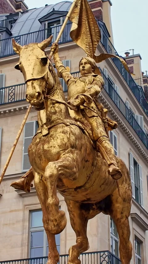 Vertical low angle Jeanne d’Arc statue Stock Footage 325327066
