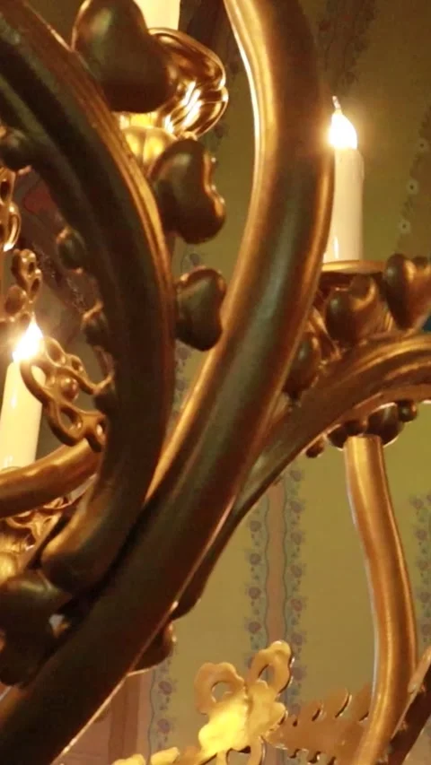 Vertical Low Angle Pan from Candelabra to Synagogue Doors with Star of David 库存影片 331135640