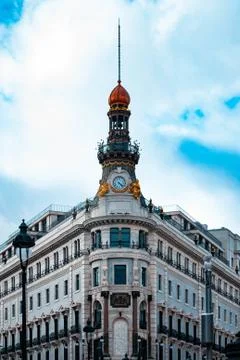 Vertical low angle shot of Edificio Banesto building in Madrid, Spain Fotos de archivo