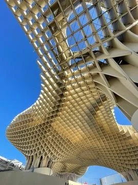 Vertical low-angle shot of Setas de Sevilla, Metropol Parasol in Seville, Spain. Foto stock