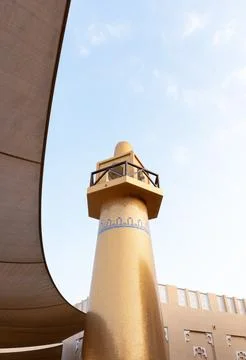 Vertical Low-Angle View of Golden Mosque Minaret and Shaded Courtyard Fotos Stock