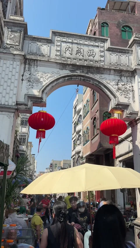 Vertical Low Angle View of Qilou Pillars and Balconies 4K 動画素材 331972420