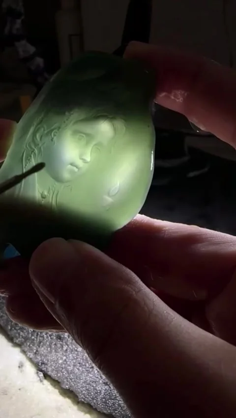 Vertical Macro Close Up Of Green Stone Sculpting Process Видео 334854849
