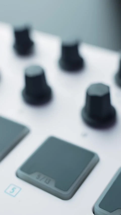 Vertical macro shot of MIDI controller pads and knobs with rack focus, clean 库存影片 329479506