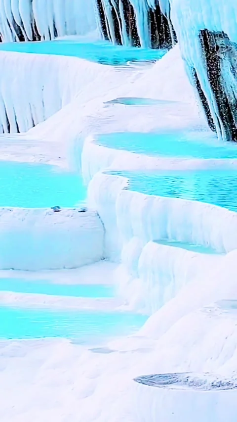 Vertical Mesmerizing Blue Water Ripples with Sparkling Light Reflections Video stock 335976175